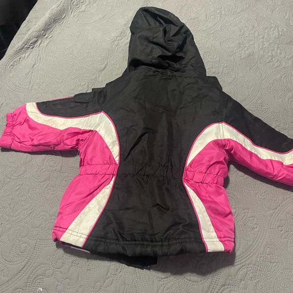 Donated to warming center 5 in 1 jacket for toddle w mittens - Picture 4 of 7